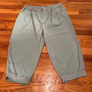 Women's Capris!